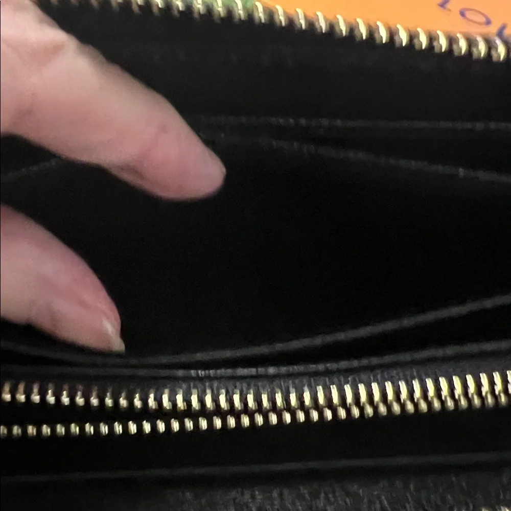 NIB Louis Vuitton Zippy Black Wallet with White Monogram Accents - Picture 11 of 16